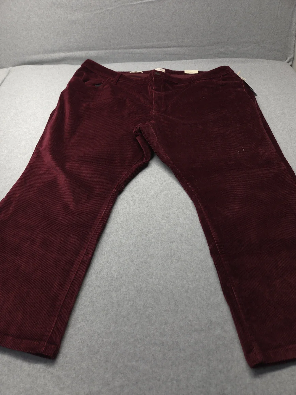 0371 Universal Thread Women's Burgundy Corduroy Capris